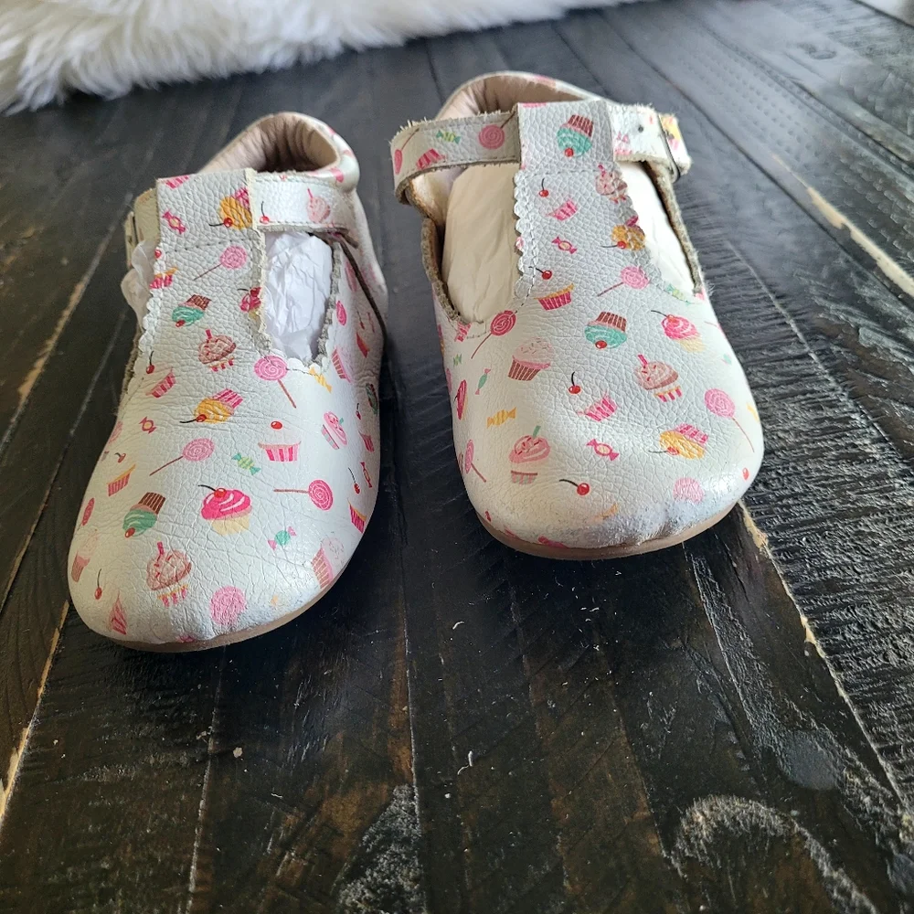 YOUR TAY Cupcake Girl Shoes Size 8